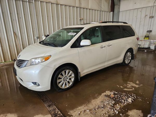 2015 TOYOTA SIENNA