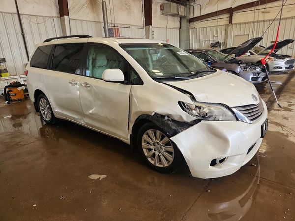 2015 TOYOTA SIENNA