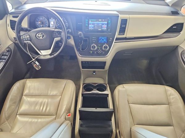 2015 TOYOTA SIENNA