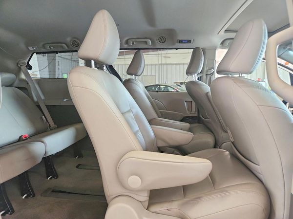 2015 TOYOTA SIENNA