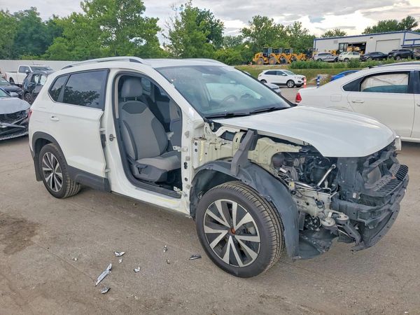 2023 VOLKSWAGEN TAOS SE w/Sunroof Pkg.