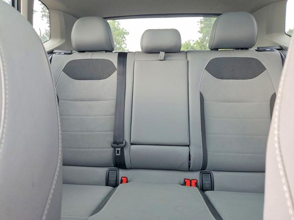 2023 VOLKSWAGEN TAOS SE w/Sunroof Pkg.