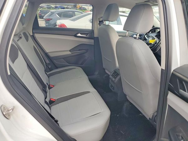 2023 VOLKSWAGEN TAOS SE w/Sunroof Pkg.
