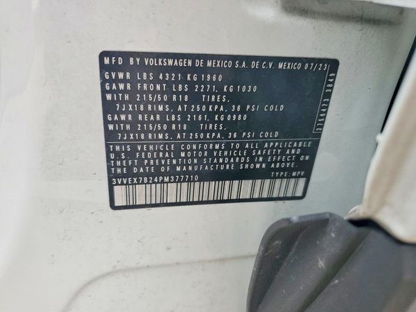2023 VOLKSWAGEN TAOS SE w/Sunroof Pkg.