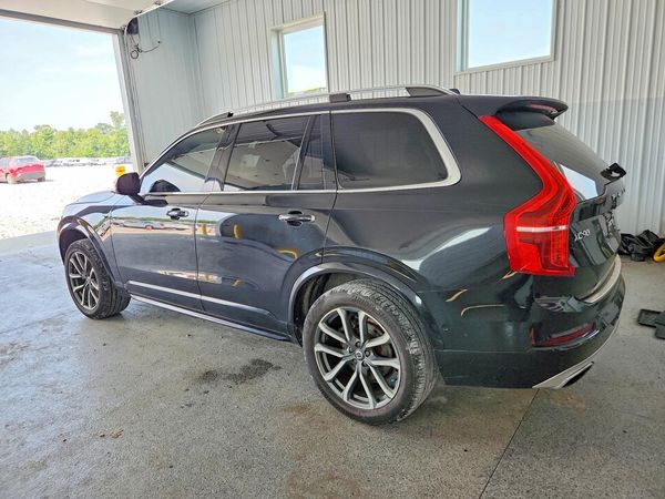 2017 VOLVO XC90 Momentum