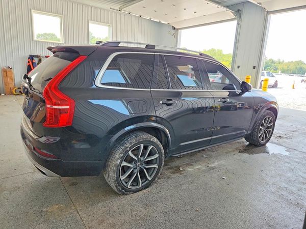 2017 VOLVO XC90 Momentum