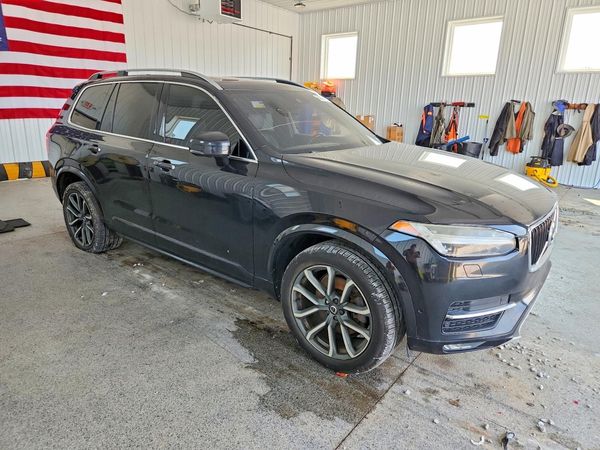2017 VOLVO XC90 Momentum