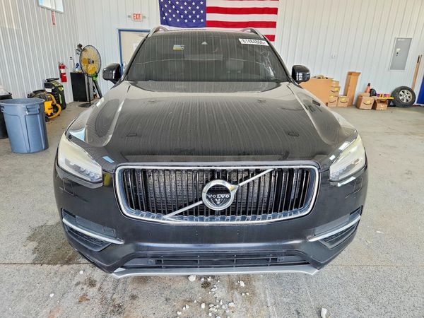 2017 VOLVO XC90 Momentum