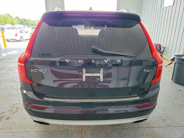 2017 VOLVO XC90 Momentum