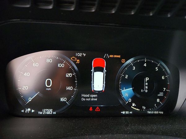 2017 VOLVO XC90 Momentum