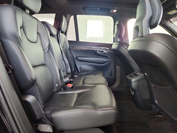 2017 VOLVO XC90 Momentum