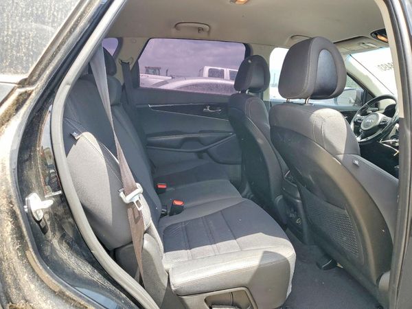 2016 KIA SORENTO L / LX