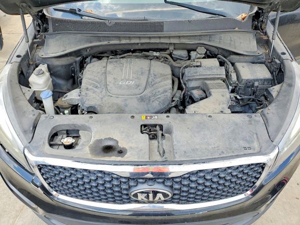 2016 KIA SORENTO L / LX