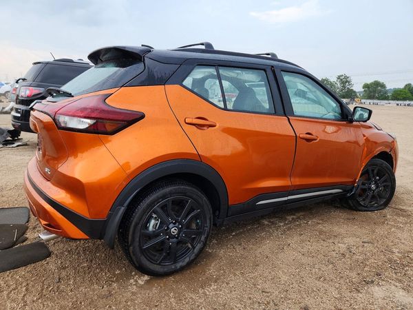 2021 NISSAN KICKS SR