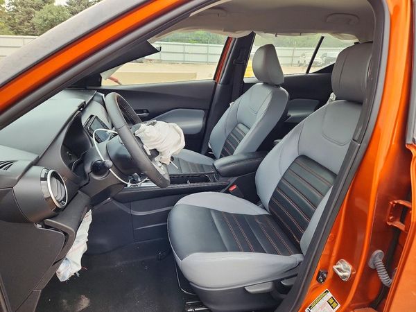 2021 NISSAN KICKS SR