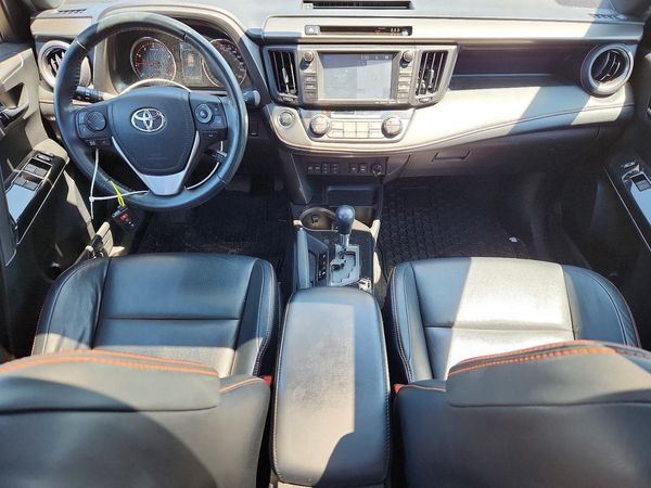 2017 TOYOTA RAV4 SE