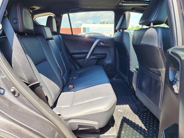 2017 TOYOTA RAV4 SE