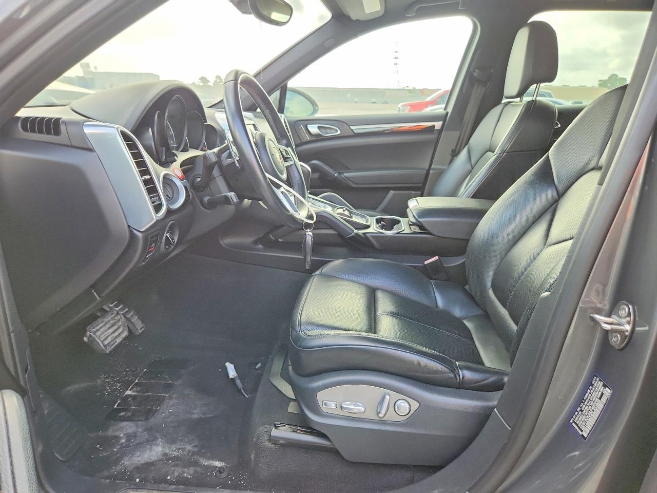 2016 PORSCHE CAYENNE