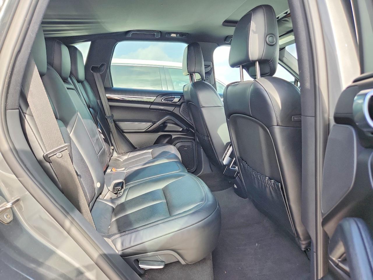 2016 PORSCHE CAYENNE