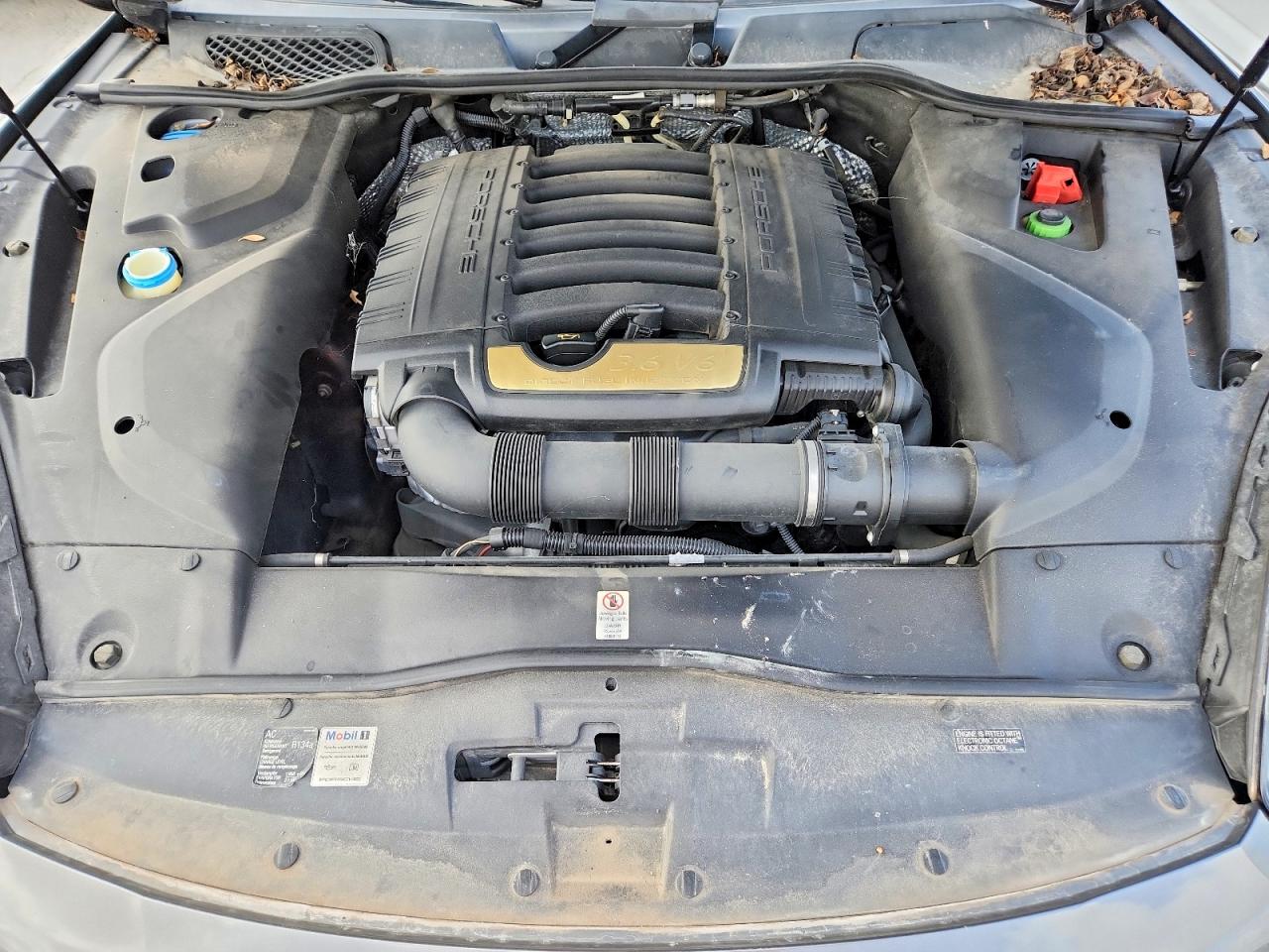 2016 PORSCHE CAYENNE