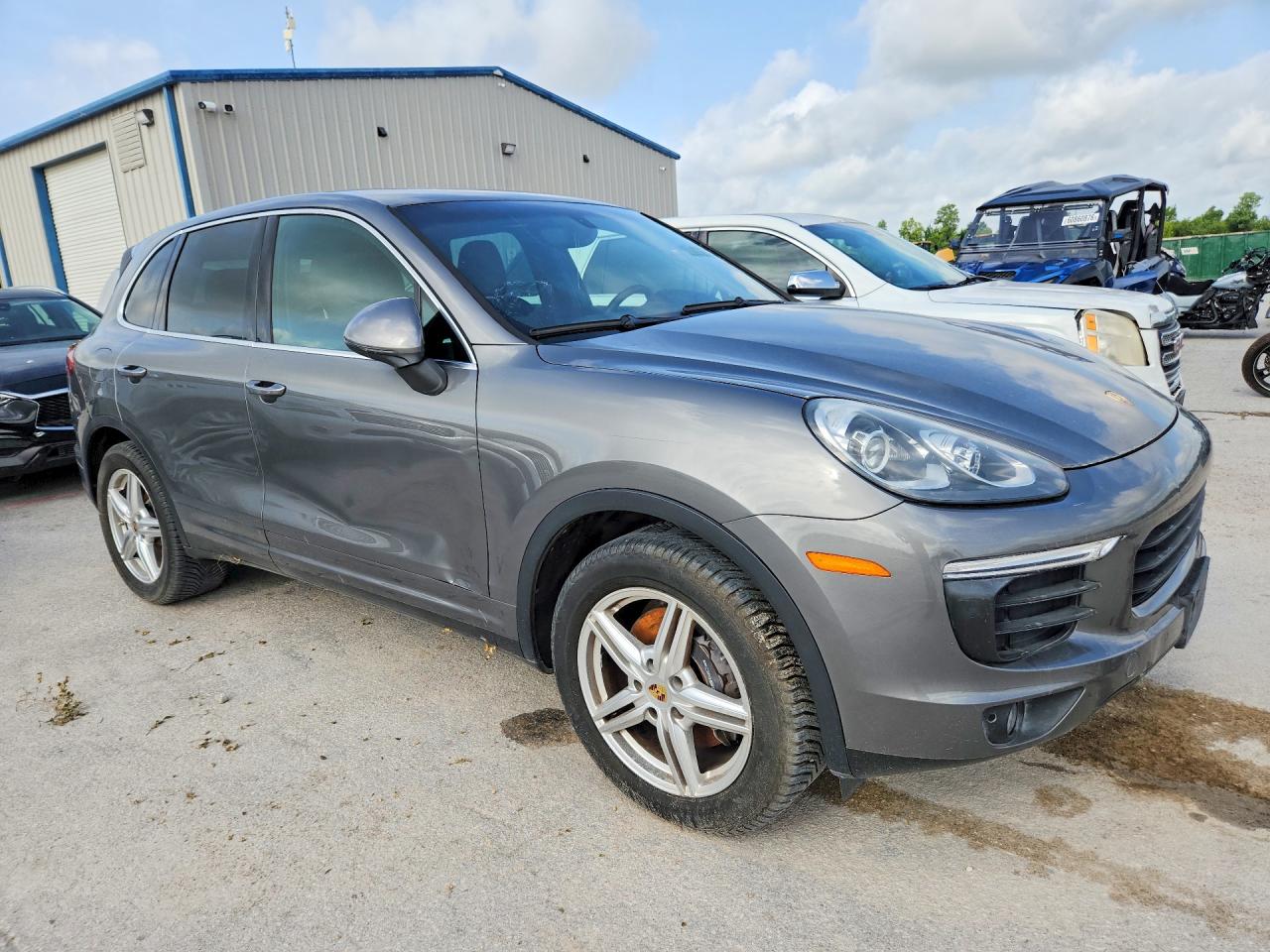 2016 PORSCHE CAYENNE