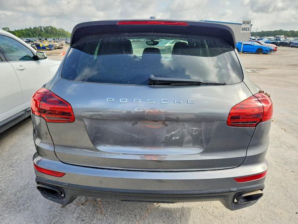 2016 PORSCHE CAYENNE