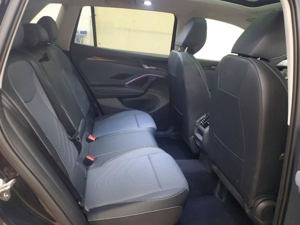 2025 VOLKSWAGEN TIGUAN 4Motion SE