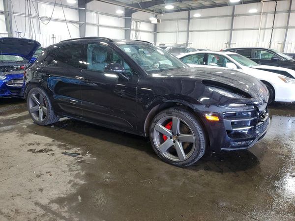 2016 PORSCHE MACAN