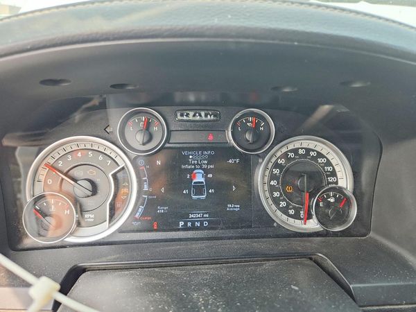 2015 RAM 1500 LARAMIE CREW CAB 4X4