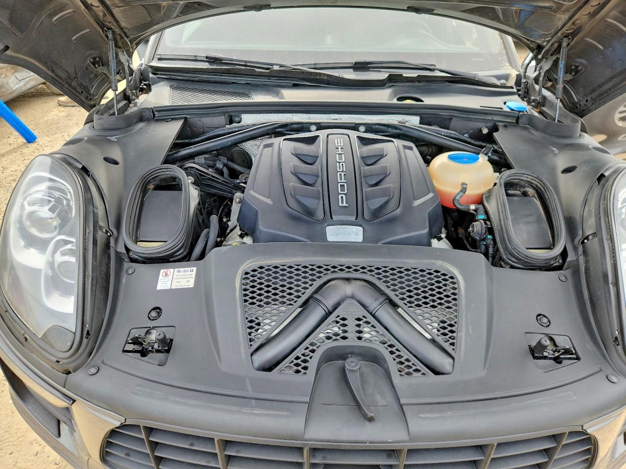 2015 PORSCHE MACAN