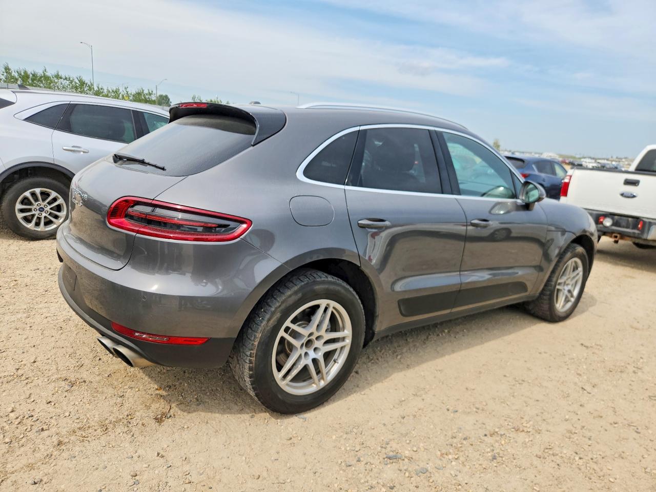 2015 PORSCHE MACAN
