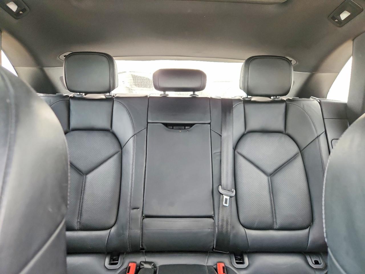2015 PORSCHE MACAN