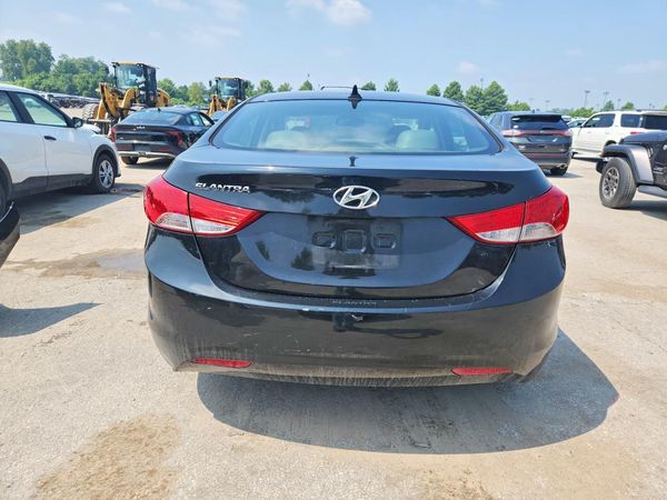 2013 HYUNDAI ELANTRA