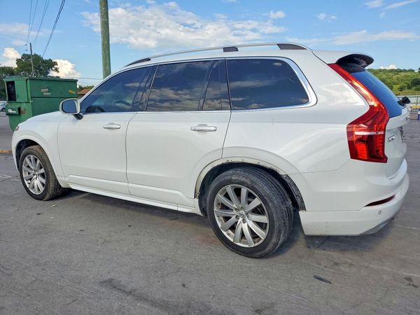 2018 VOLVO XC90 Momentum