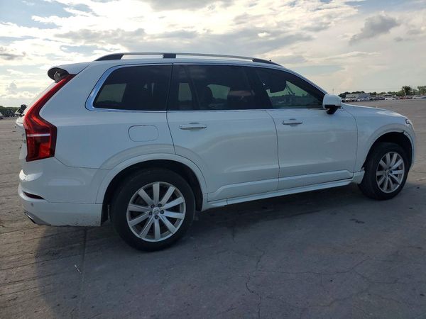 2018 VOLVO XC90 Momentum
