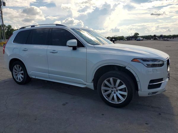 2018 VOLVO XC90 Momentum