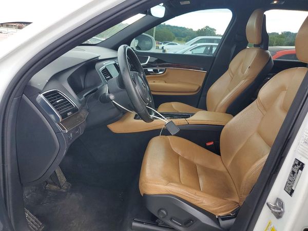 2018 VOLVO XC90 Momentum