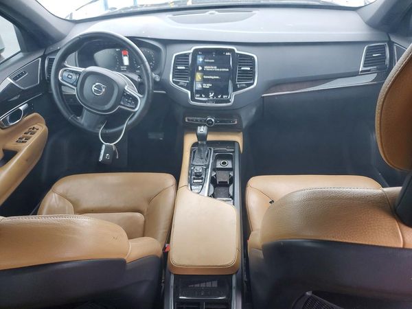 2018 VOLVO XC90 Momentum