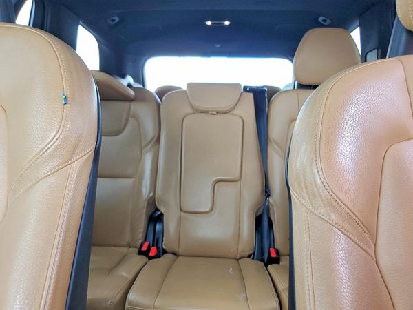 2018 VOLVO XC90 Momentum