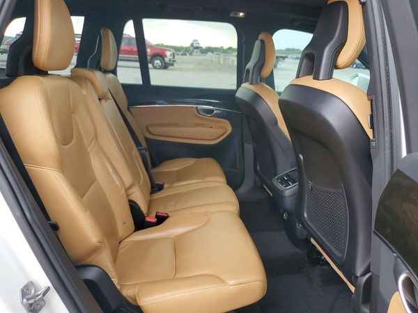 2018 VOLVO XC90 Momentum