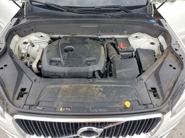2018 VOLVO XC90 Momentum