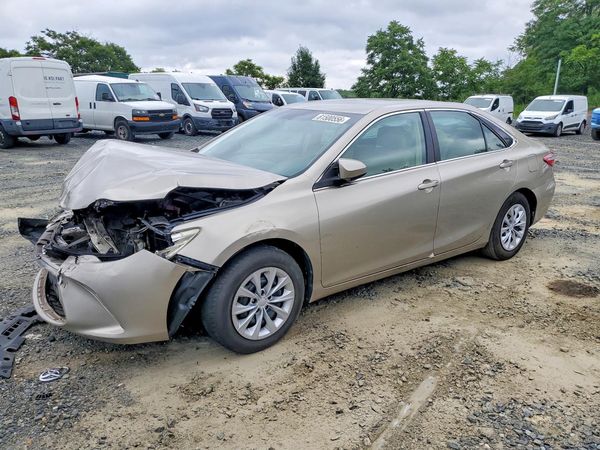 2015 TOYOTA CAMRY