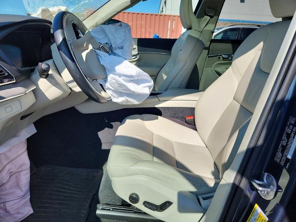 2024 VOLVO XC90 Plus Bright — DENT