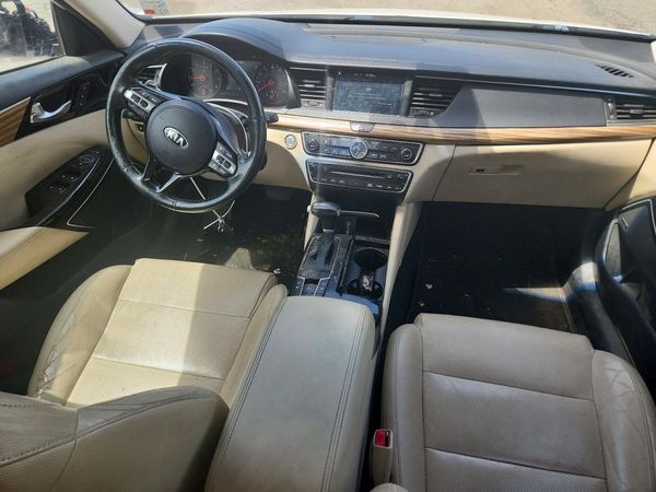 2017 KIA CADENZA