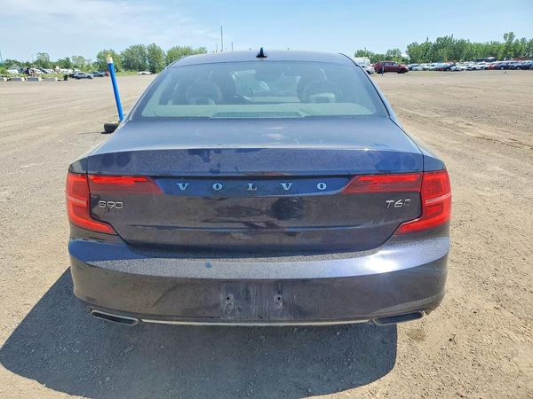2017 VOLVO S90 Momentum
