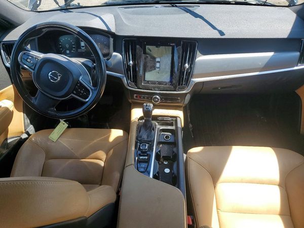 2017 VOLVO S90 Momentum