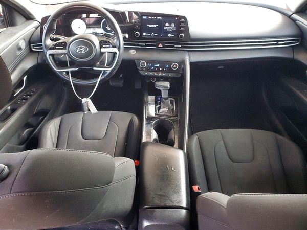 2022 HYUNDAI ELANTRA SEL w/ Convenience Pkg
