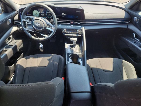 2024 HYUNDAI ELANTRA