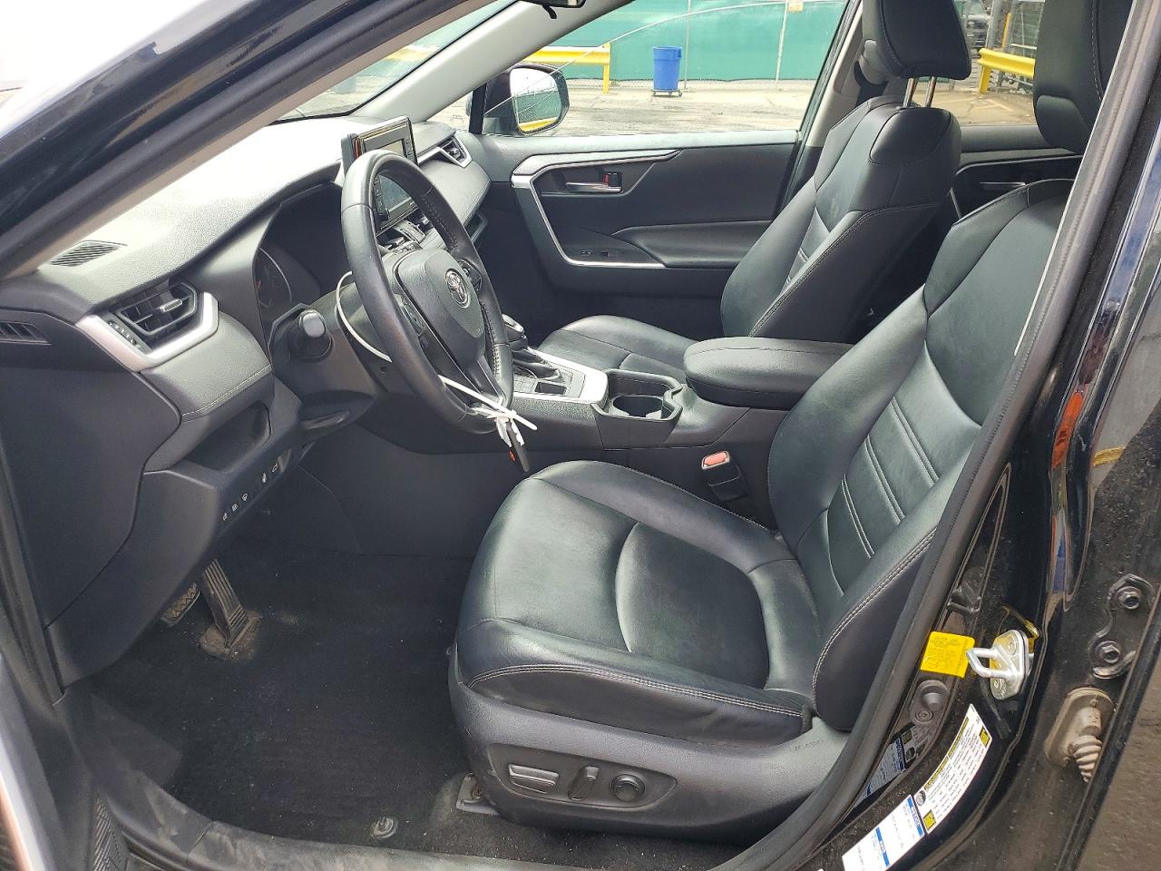 2020 TOYOTA RAV4 XLE Premium