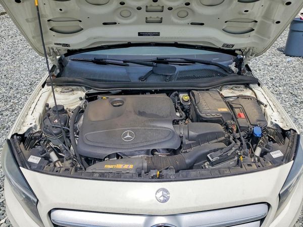 2015 MERCEDES-BENZ GLA GLA250